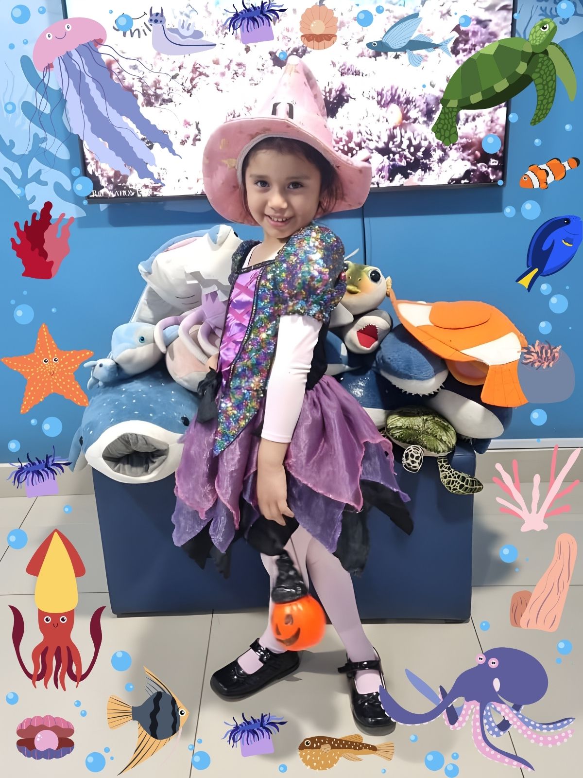 Niña disfrazada en clínica dental infantil Sea Smile Kids decoración submarina Carabayllo Lima